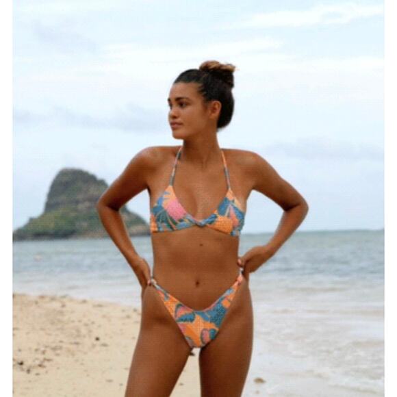 Skatie• ‘Suzanne’ Bikini Bottoms in BANZAI - Picture 7 of 14